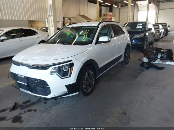 KNDCR3L18P5015920 2023 KIA NIRO - Image 2