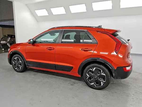 KNDCR3L18P5024536 2023 KIA NIRO - Image 2