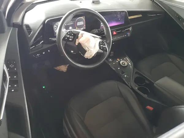 KNDCR3L18P5029736 2023 KIA NIRO - Image 8