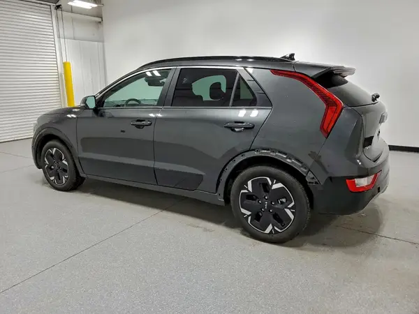 KNDCR3L18P5036170 2023 KIA NIRO - Image 2