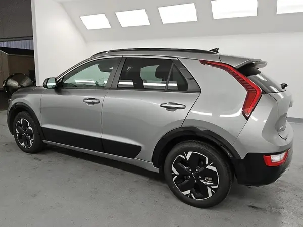 KNDCR3L18P5036587 2023 KIA NIRO - Image 2