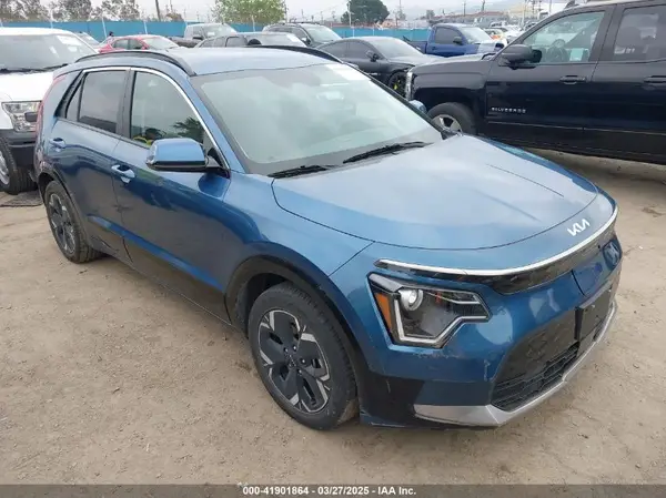 KNDCR3L18P5038761 2023 KIA NIRO - Image 1