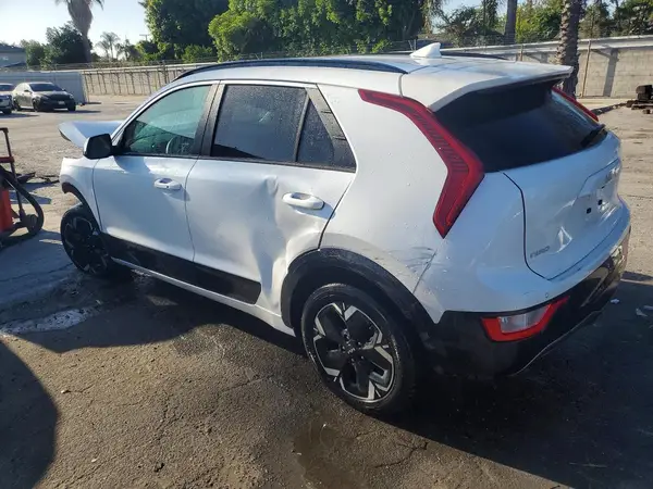 KNDCR3L18P5045242 2023 KIA NIRO - Image 2