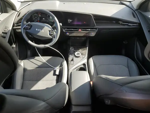 KNDCR3L18P5065295 2023 KIA NIRO - Image 8