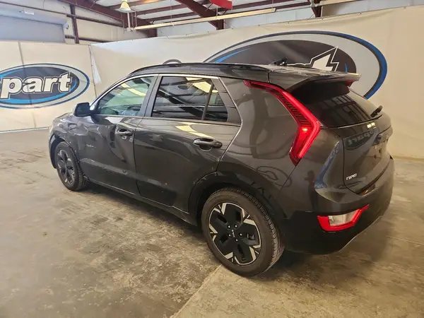 KNDCR3L18P5072800 2023 KIA NIRO - Image 2
