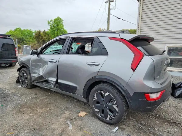 KNDCR3L18R5081760 2024 KIA NIRO - Image 2