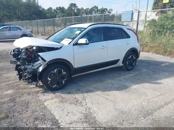 KNDCR3L18R5087560 2024 KIA NIRO - Image 2