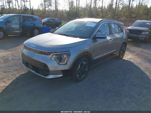 KNDCR3L18R5094704 2024 KIA NIRO - Image 2