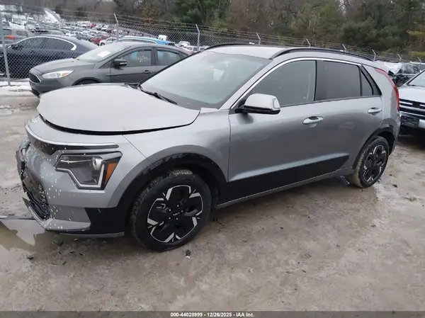 KNDCR3L18R5104485 2024 KIA NIRO - Image 2