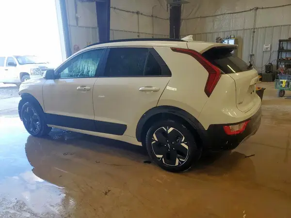 KNDCR3L18R5122498 2024 KIA NIRO - Image 2