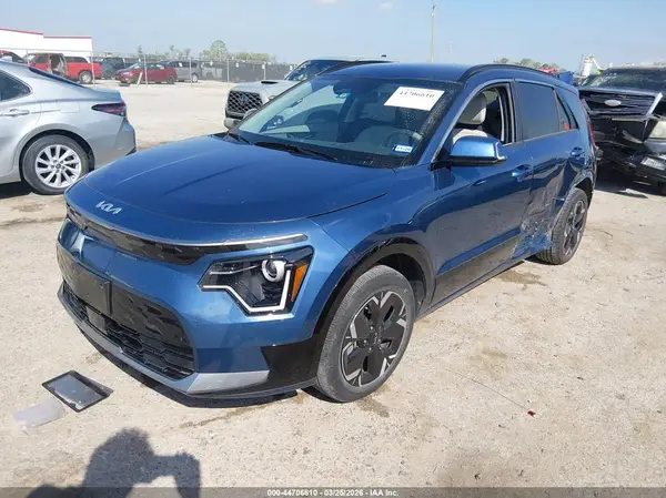 KNDCR3L19P5016879 2023 KIA NIRO - Image 2