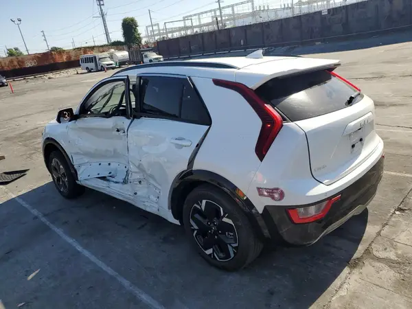 KNDCR3L19P5018907 2023 KIA NIRO - Image 2