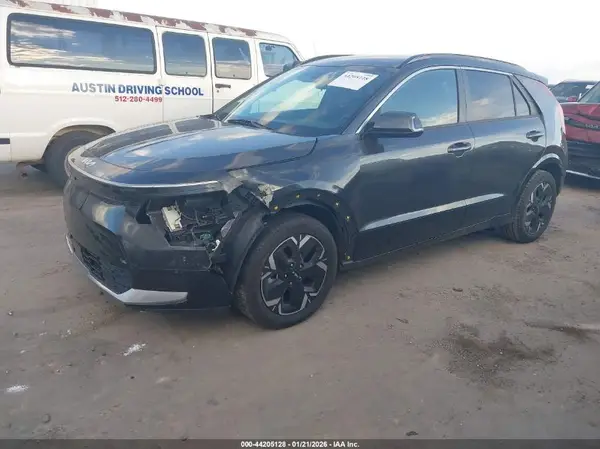 KNDCR3L19P5024562 2023 KIA NIRO - Image 2