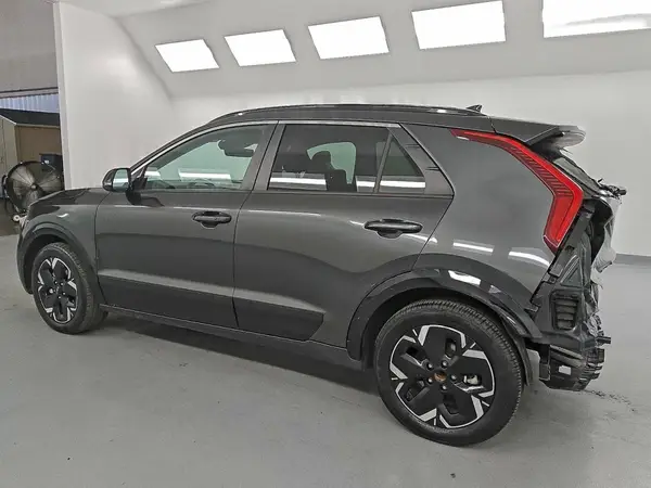 KNDCR3L19P5025792 2023 KIA NIRO - Image 2