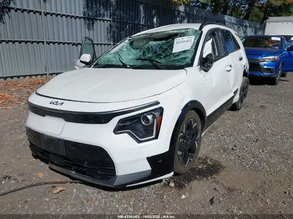 KNDCR3L19P5037540 2023 KIA NIRO - Image 2