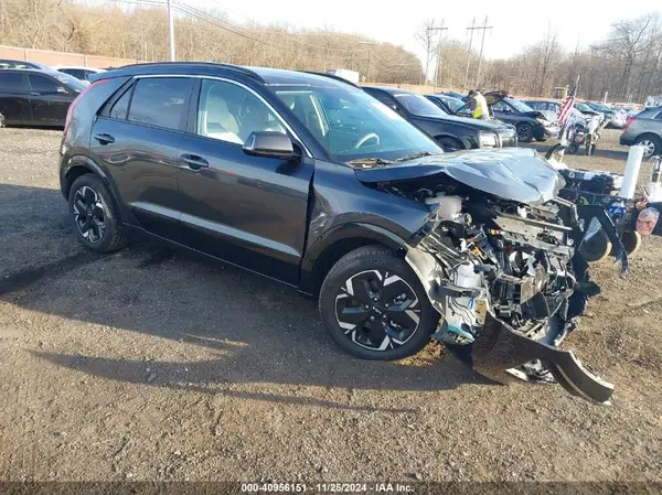 KNDCR3L19P5047372 2023 KIA NIRO - Image 1