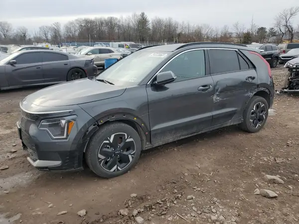 KNDCR3L19P5049414 2023 KIA NIRO - Image 1