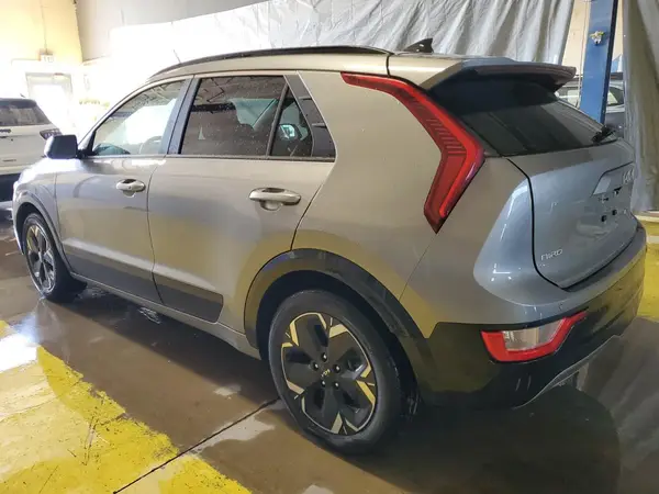 KNDCR3L19P5075172 2023 KIA NIRO - Image 2