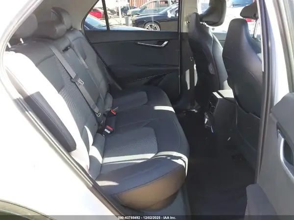 KNDCR3L19S5141275 2025 KIA NIRO - Image 8
