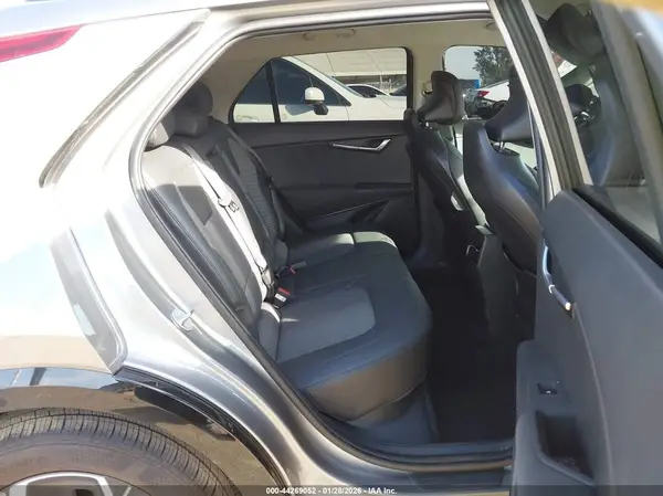 KNDCR3L19S5142572 2025 KIA NIRO - Image 8