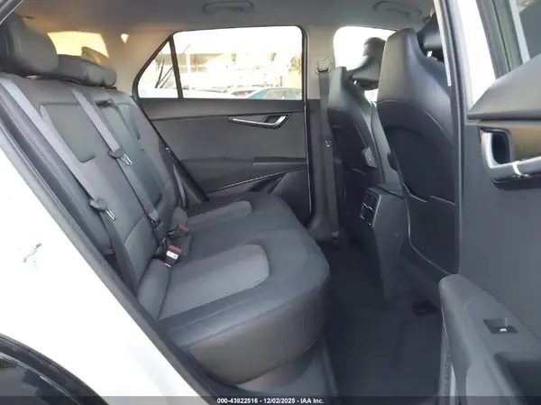 KNDCR3L19S5145276 2025 KIA NIRO - Image 8