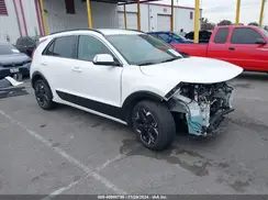 KNDCR3L1XP5018057 2023 KIA NIRO
