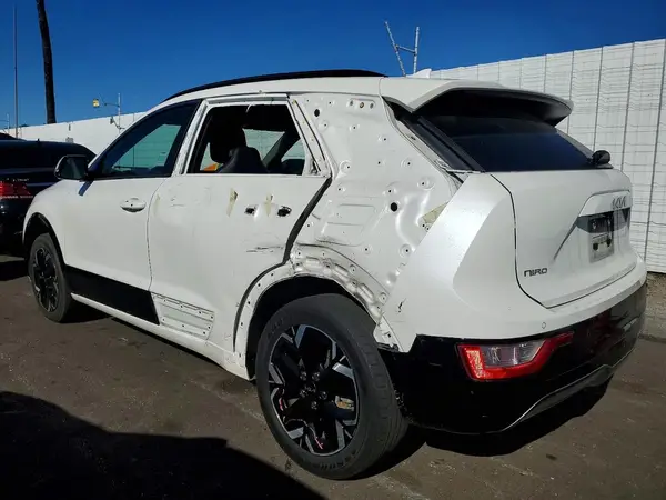 KNDCR3L1XP5024702 2023 KIA NIRO - Image 2