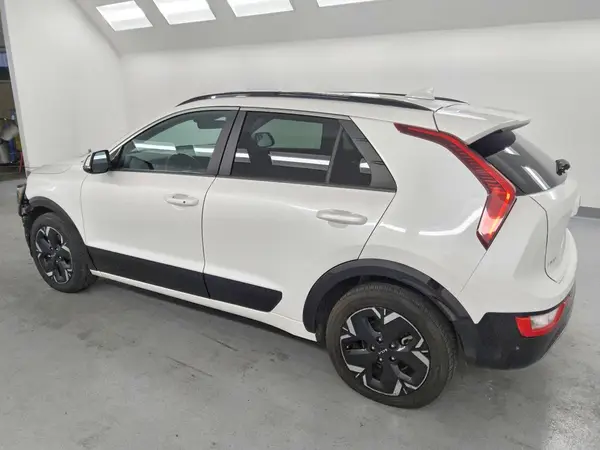 KNDCR3L1XP5026689 2023 KIA NIRO - Image 2