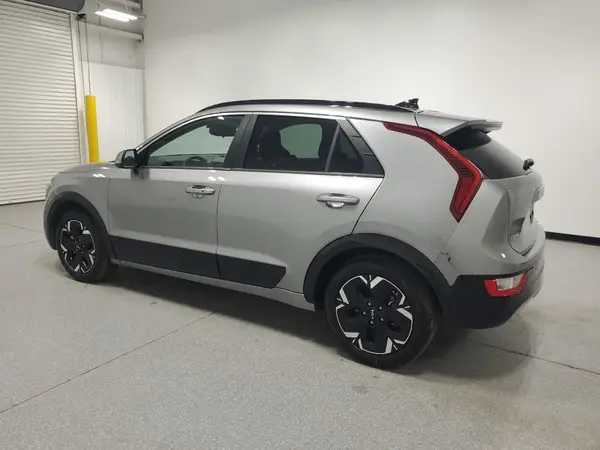 KNDCR3L1XP5037160 2023 KIA NIRO - Image 2