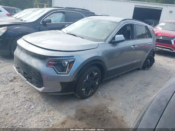 KNDCR3L1XR5078620 2024 KIA NIRO - Image 2