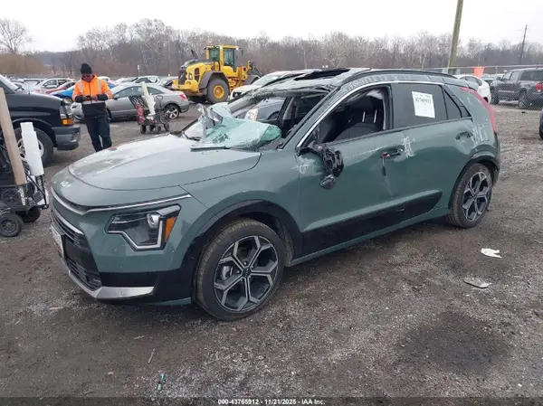 KNDCR3LE0P5047263 2023 KIA NIRO - Image 2