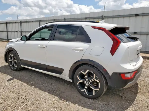 KNDCR3LE0P5059154 2023 KIA NIRO - Image 2