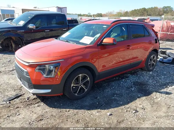 KNDCR3LE0P5066430 2023 KIA NIRO - Image 2
