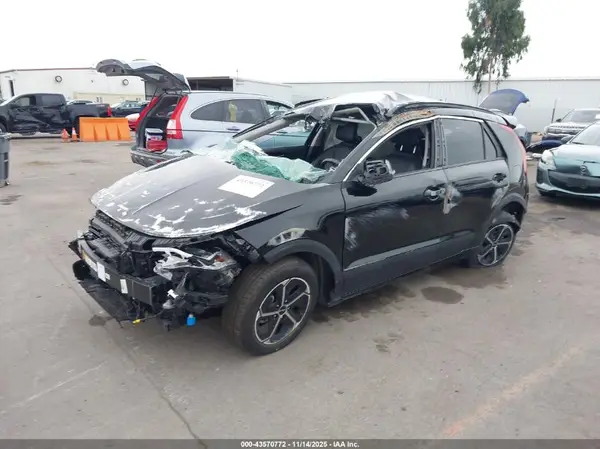 KNDCR3LE0P5086676 2023 KIA NIRO - Image 2