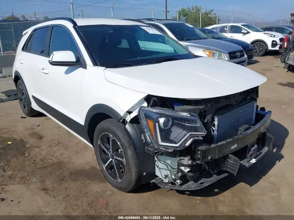 KNDCR3LE0P5096740 2023 KIA NIRO - Image 1