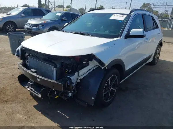 KNDCR3LE0P5096740 2023 KIA NIRO - Image 2