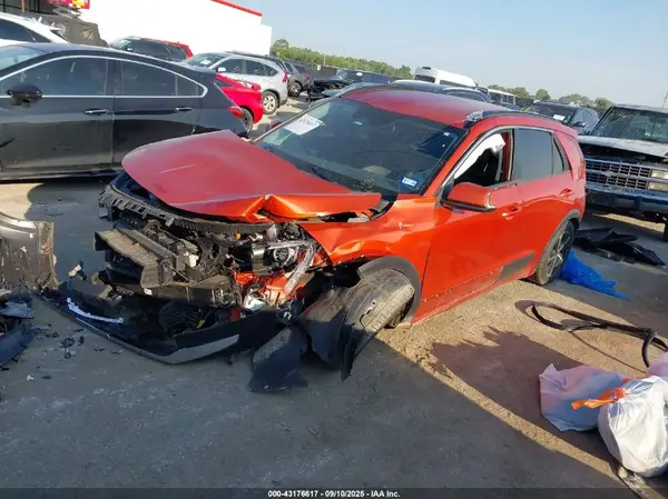 KNDCR3LE0P5108868 2023 KIA NIRO - Image 2