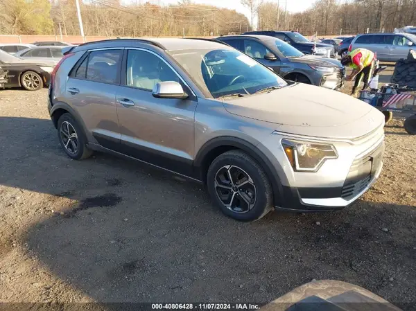 KNDCR3LE0R5167972 2024 KIA NIRO - Image 1