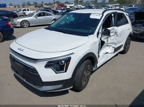 KNDCR3LE0S5238335 2025 KIA NIRO - Image 2