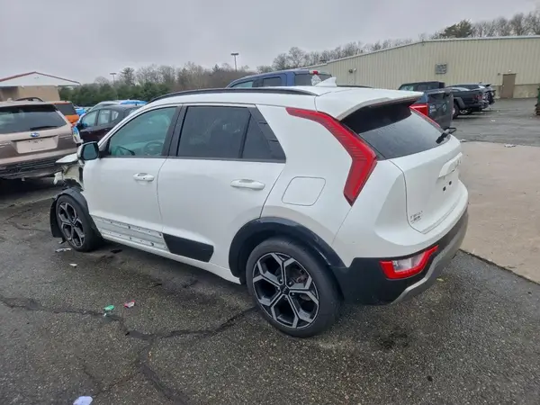 KNDCR3LE1P5035249 2023 KIA NIRO - Image 2