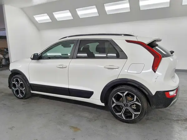 KNDCR3LE1P5043593 2023 KIA NIRO - Image 2