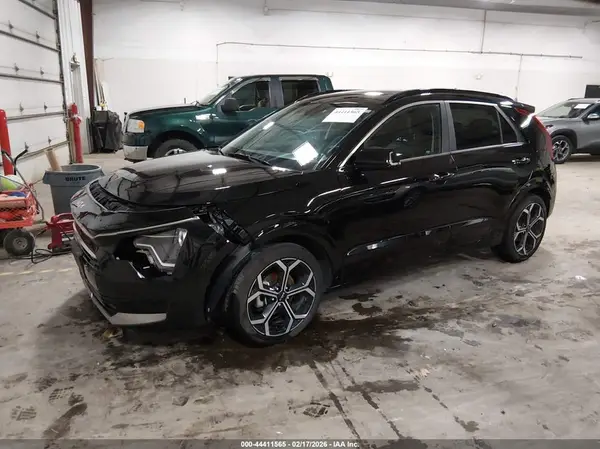KNDCR3LE1P5063018 2023 KIA NIRO - Image 2