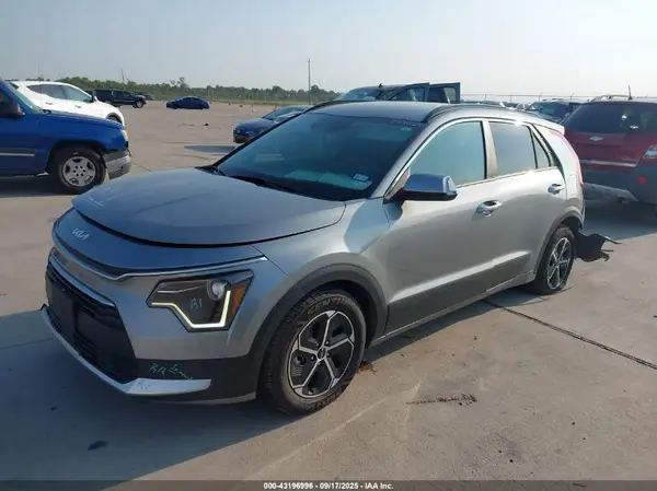 KNDCR3LE1P5098044 2023 KIA NIRO - Image 2