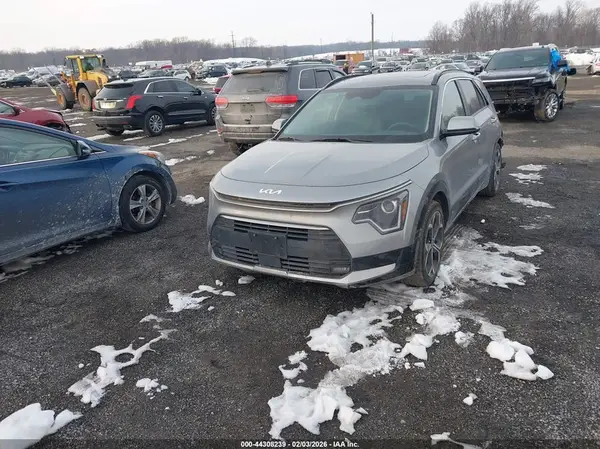 KNDCR3LE2P5051783 2023 KIA NIRO - Image 2