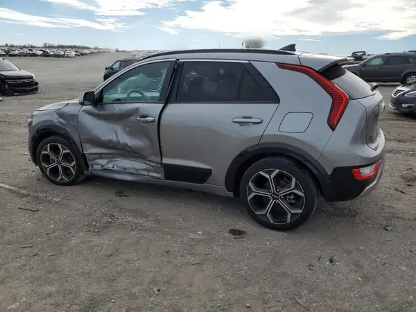 KNDCR3LE2P5061424 2023 KIA NIRO - Image 2