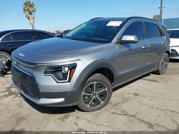 KNDCR3LE2P5098442 2023 KIA NIRO - Image 2