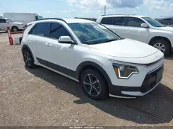 KNDCR3LE3P5038136 2023 KIA NIRO