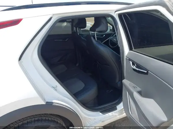 KNDCR3LE3P5038136 2023 KIA NIRO - Image 8