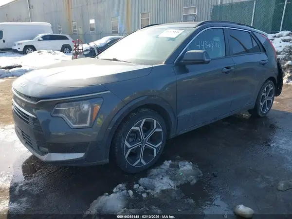 KNDCR3LE3P5040730 2023 KIA NIRO - Image 2