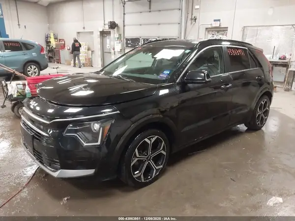KNDCR3LE3P5041912 2023 KIA NIRO - Image 2